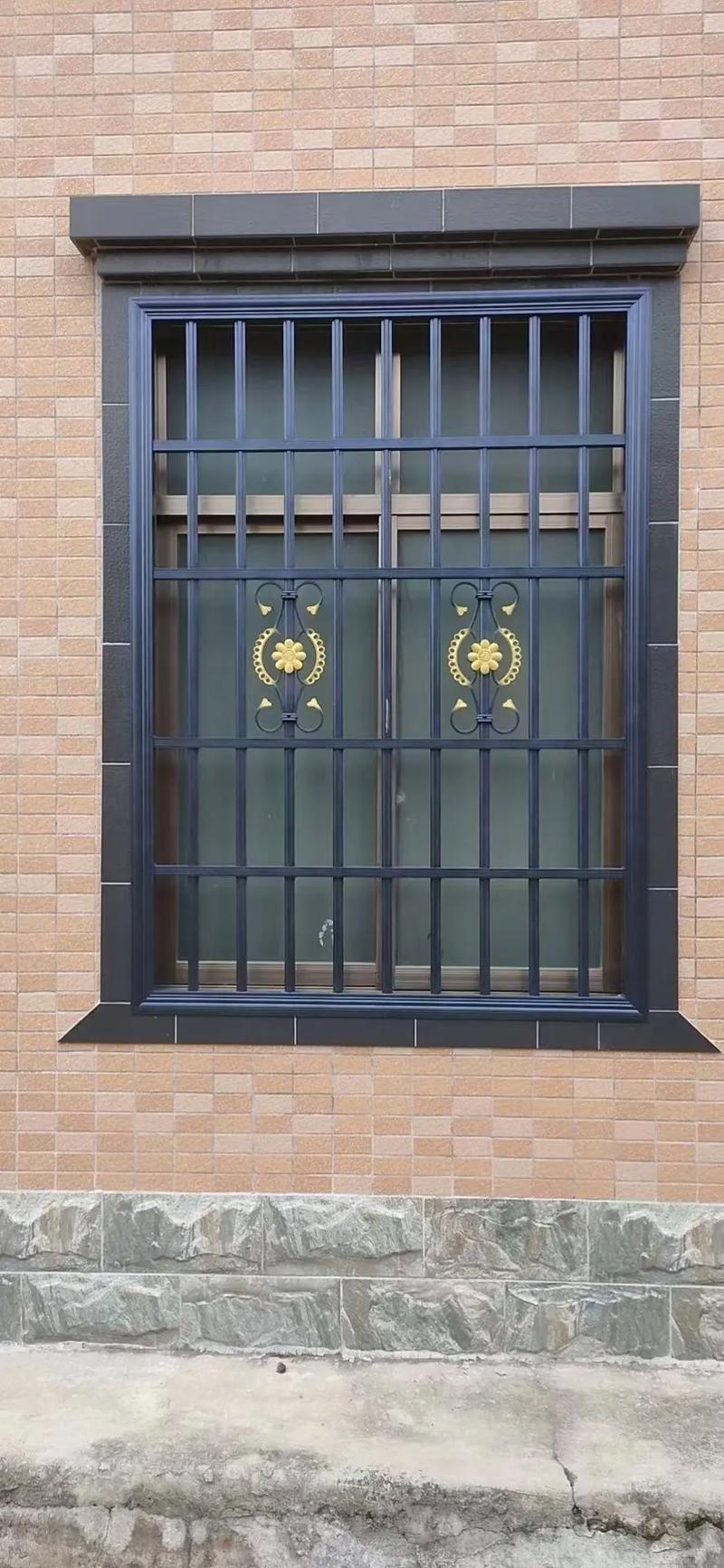 安麗鋁合金防盜網窗花安裝效果圖，美觀安全雙重守護